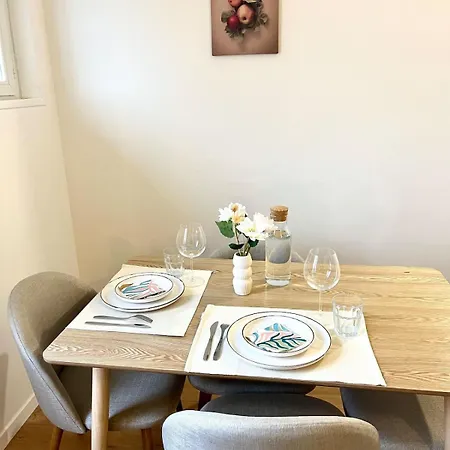 Cozy - Neuf, Calme, Debit & Smarttv Lägenhet *